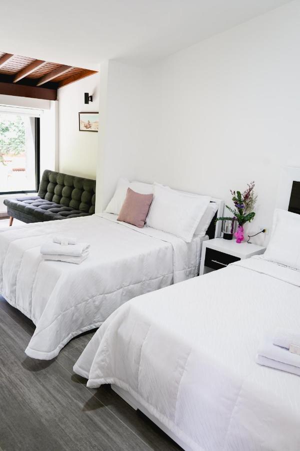 Hotel Casa Luna 쿠쿠타 외부 사진