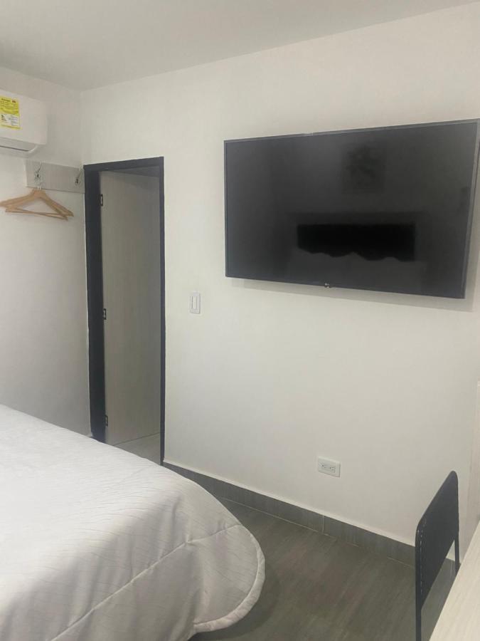 Hotel Casa Luna 쿠쿠타 외부 사진