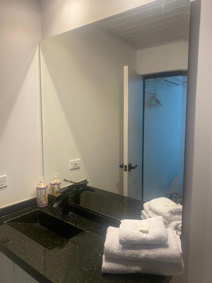 Hotel Casa Luna 쿠쿠타 외부 사진