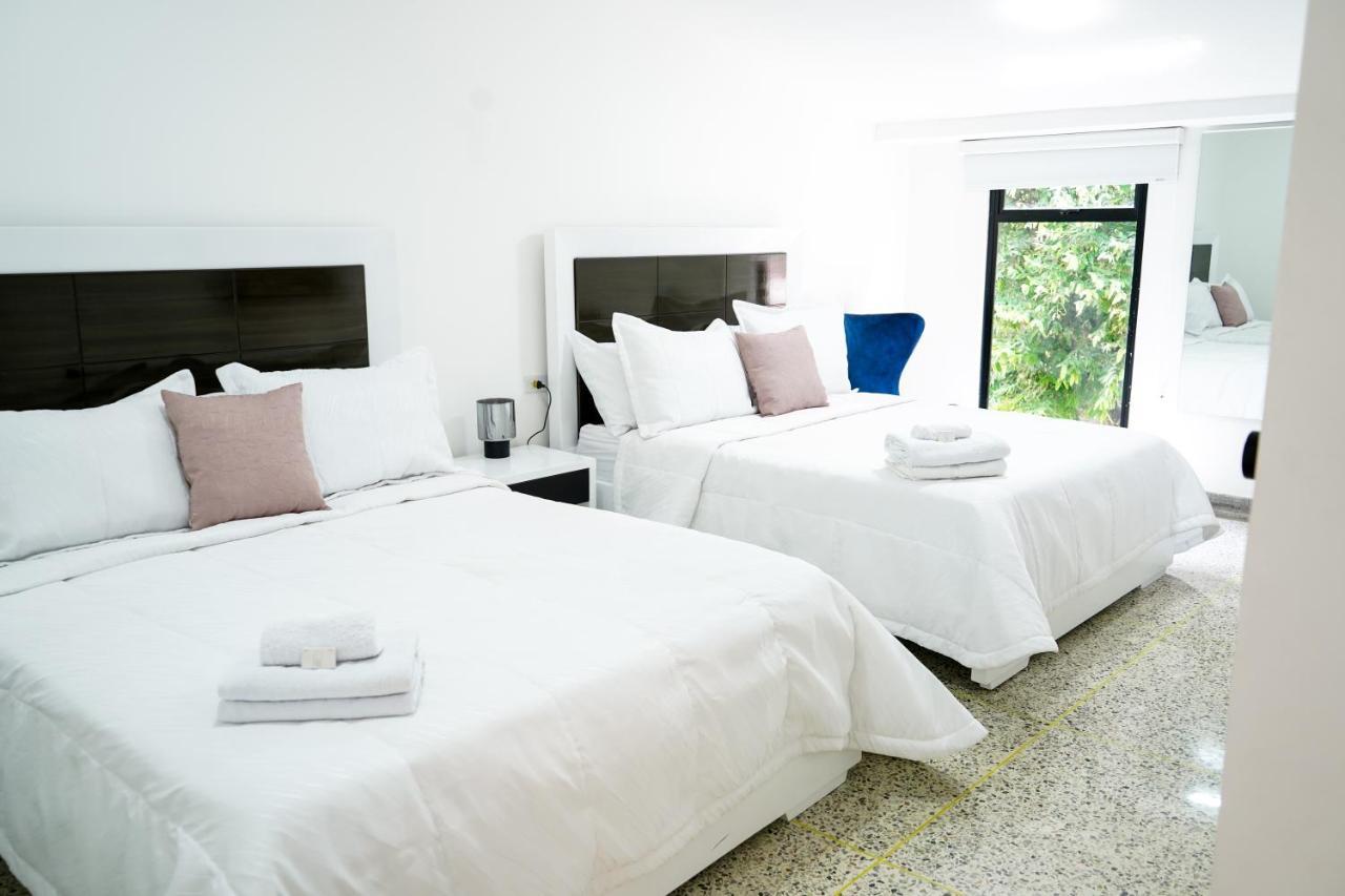 Hotel Casa Luna 쿠쿠타 외부 사진