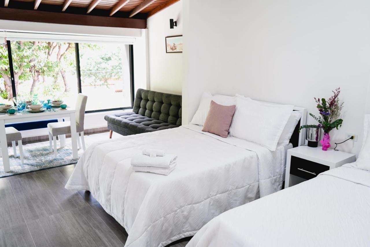 Hotel Casa Luna 쿠쿠타 외부 사진