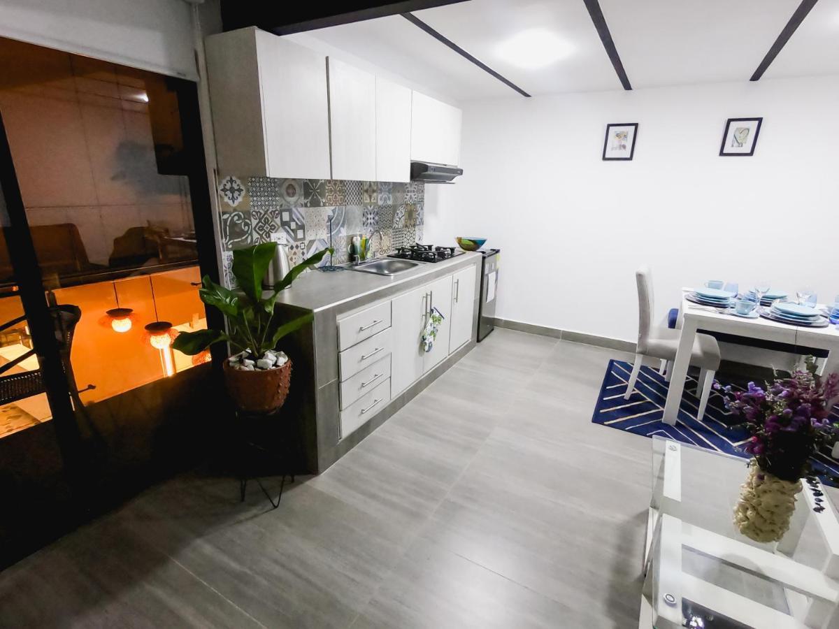 Hotel Casa Luna 쿠쿠타 외부 사진